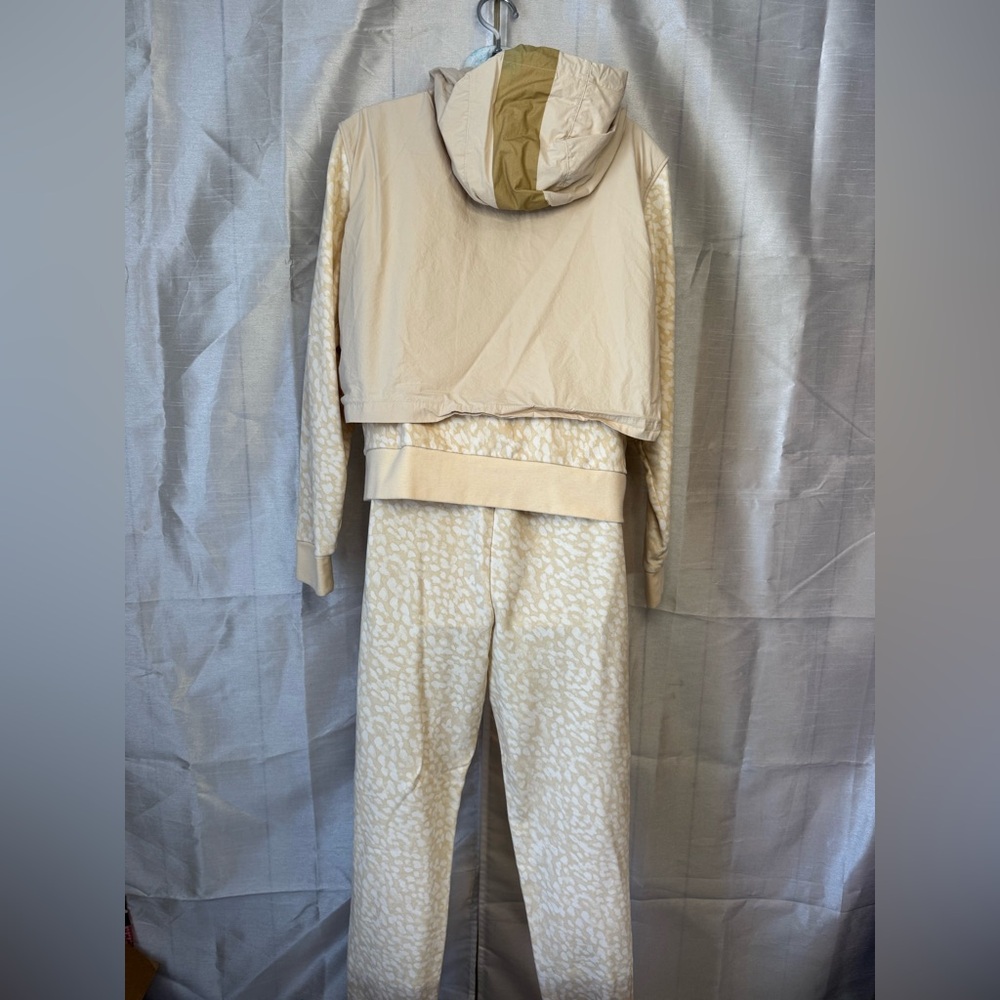 Fabletics chill leisure set - Picture 8 of 10